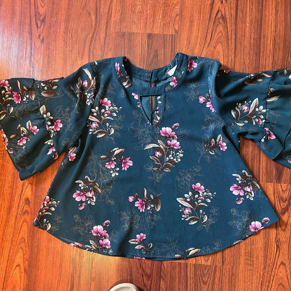 Women’s floral dress shirt